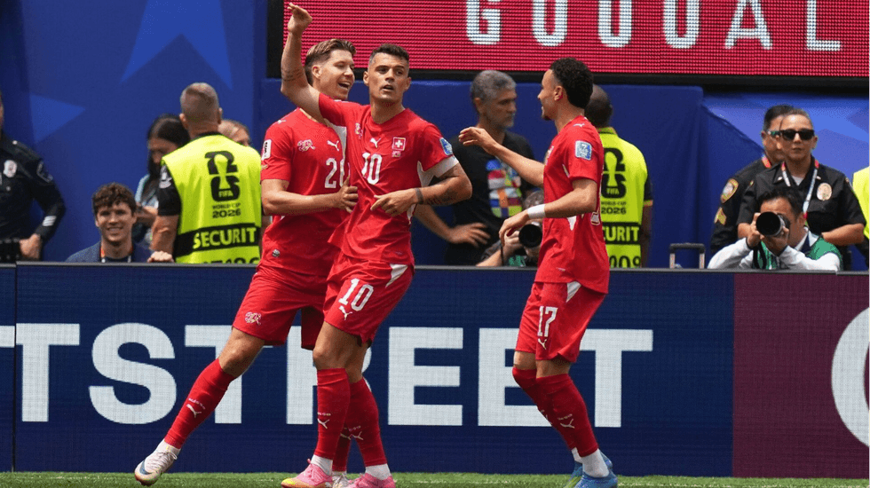 Granit Xhaka në krye, Rodri pas tij – zbulohet renditja e mesfushorëve më të mirë të Botërorit në pasime nën presion