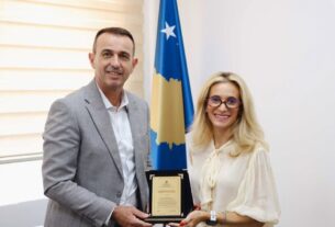 Ministri Blerim Gashani përgëzon Gresa Bakraçin për arritjet: Kosova krenohet me kampionen e saj