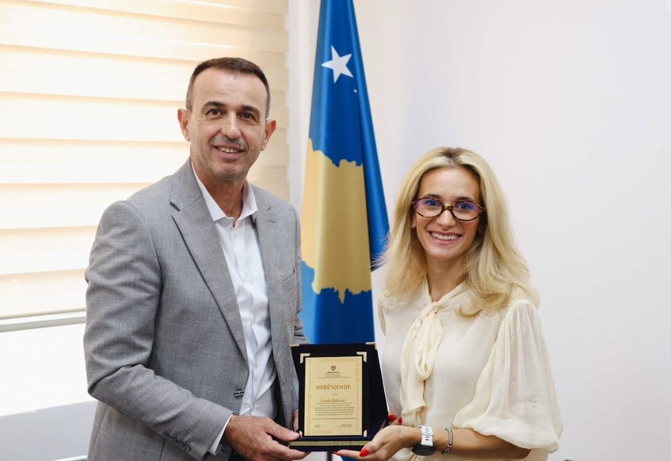 Ministri Blerim Gashani përgëzon Gresa Bakraçin për arritjet: Kosova krenohet me kampionen e saj