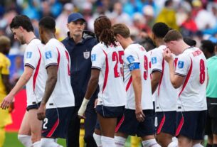 Carragher: Anglisë po i mungon profili i Cole Palmerit, pasi Rice dhe Bellingham “nuk janë magjistarë”