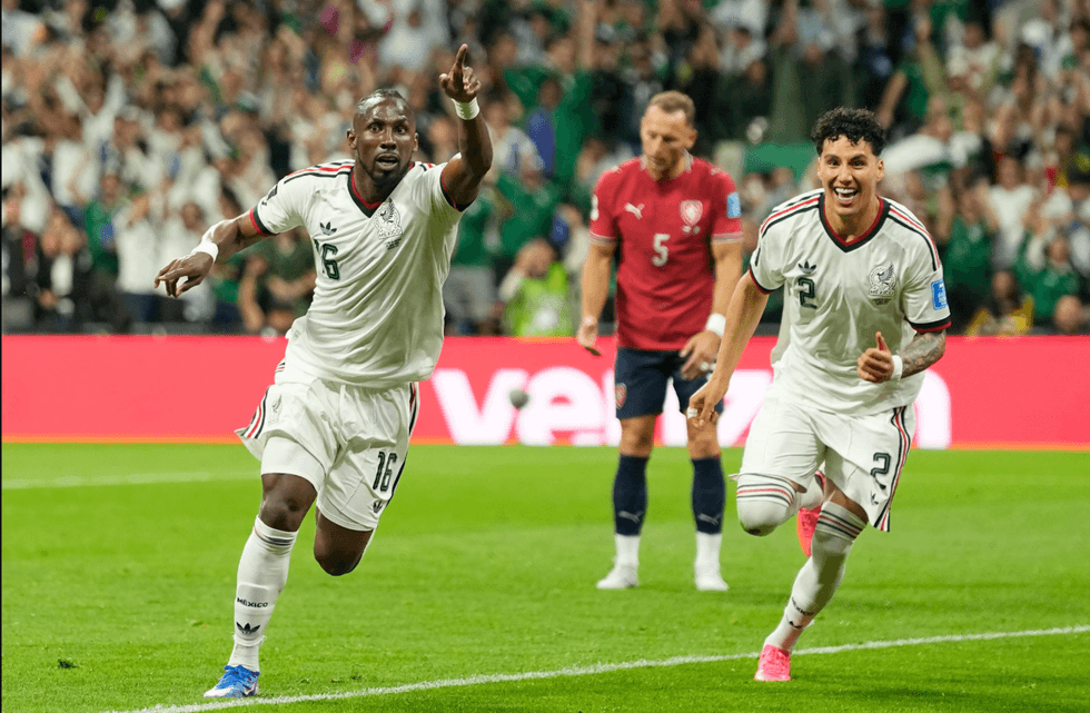 Meksika shpërthen pas pushimit, mund Republikën Çeke 3-0 dhe mbyll Grupin A në krye