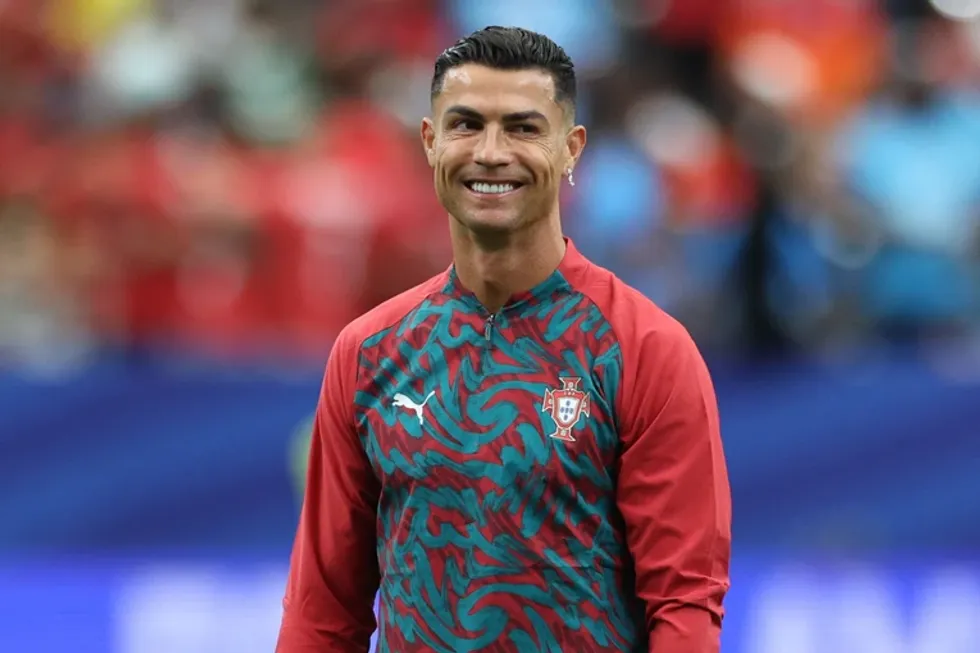 Pas arritjes historike, vëmendjen e tërheq dedikimi prekës i Ronaldos në këpucë