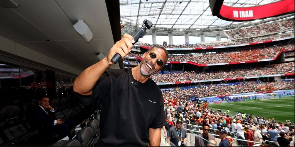 Rio Ferdinand: pushimet e hidratimit nga Kupa e Botës mund të shtrihen edhe në Ligën Premier