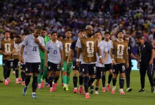Tensione te Uruguai para duelit me Spanjën, Bielsa akuzon futbollistët se po kërkojnë largimin e tij
