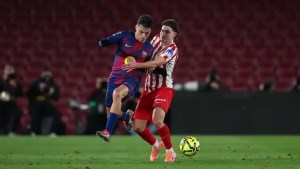 Pedri flet hapur për mundësinë që Julian Alvarez t’i bashkohet Barcelonës