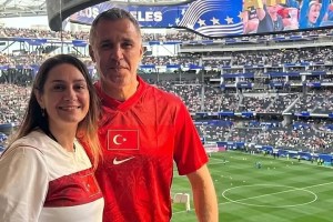 Hakan Sukur e ndoqi nga stadiumi ndeshjen e Turqisë pas shumë vitesh, por thotë se iu pamundësua transmetimi live