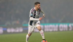 Fiorentina vihet pas Edon Zhegrovës, largimi nga Juventusi mbetet i hapur