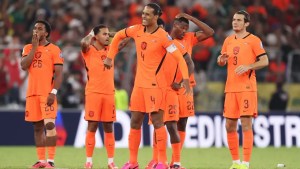Ronald De Boer parashikon fundin e Van Dijk te Holanda pas daljes nga Botërori