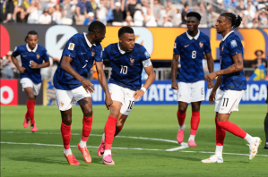 Franca triumfon 3-0 ndaj Suedisë dhe siguron kualifikimin për në raundin e 16-të