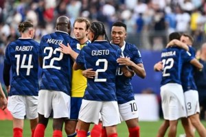 Momente të ftohta te Franca, Cherki shmang Deschamps pas fitores 3-0 ndaj Suedisë