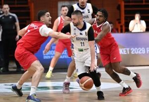 Shqipëria mposht Kosovën në Prishtinë në ndeshjen e pestë të kualifikueseve për “Eurobasket”