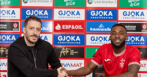 Dinamo gjen përforcim te Partizani, David Fadairo drejt huazimit për ndeshjet e Conference League