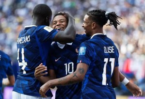 FIFA po shqyrton mundësinë e shtyrjes së ndeshjes Francë–Paraguai për shkak të vapës që mund të shkojë deri në 46 gradë