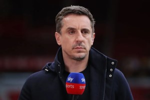 Gary Neville habit me vlerësimin për Romero dhe Martinez: “Qendërmbrojtësit më të mirë nga më të këqijtë në botë”